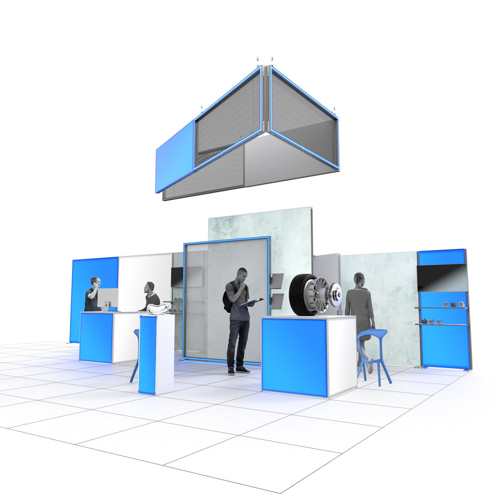 Moderner Messestand in Blau und Weiß mit offenen Flächen. Enthält Tresen, Präsentationsflächen, Sitzgelegenheiten und Ausstellungsstücke (z.B. Reifen). Personen interagieren am Stand und nutzen digitale Geräte. Hängende Licht- oder Werbestruktur über dem Stand.
