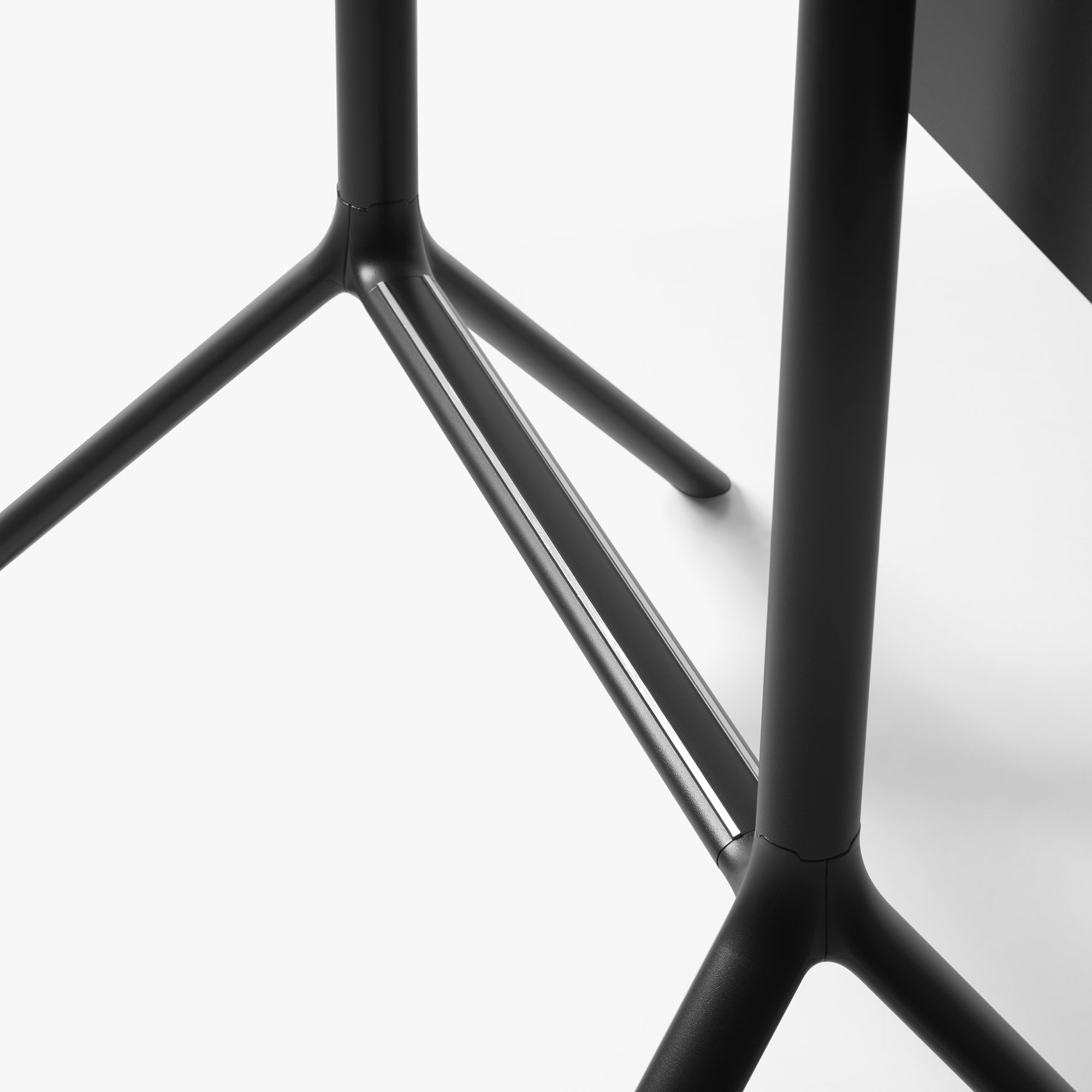 Miura Table Höhe 73 cm
