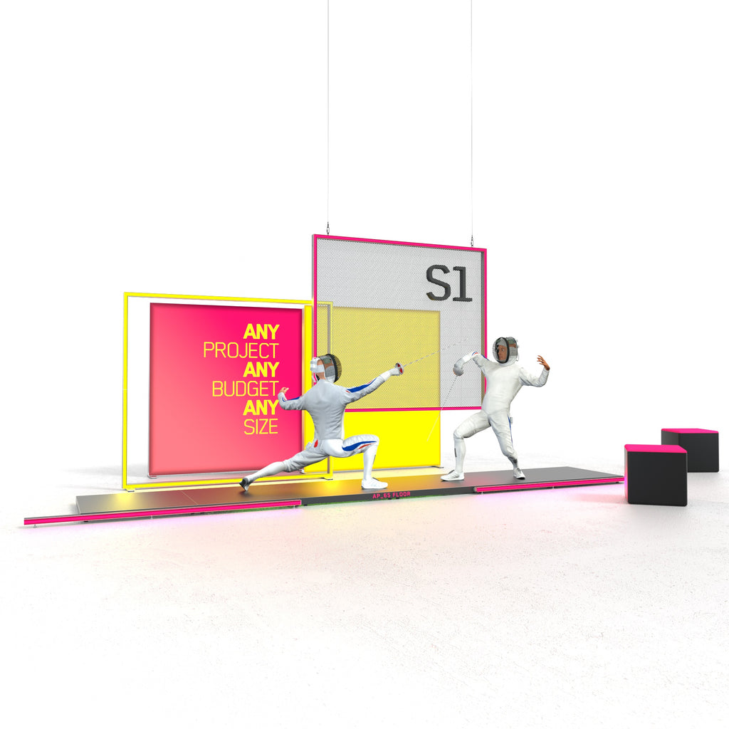  Das Bild zeigt einen Eventstand mit zwei Fechtern, die auf Bodenmodulen stehen. Im Hintergrund sind LED-Lightframes und Lightboxes zu sehen. Auf einer der Lightboxes ist der Spruch 