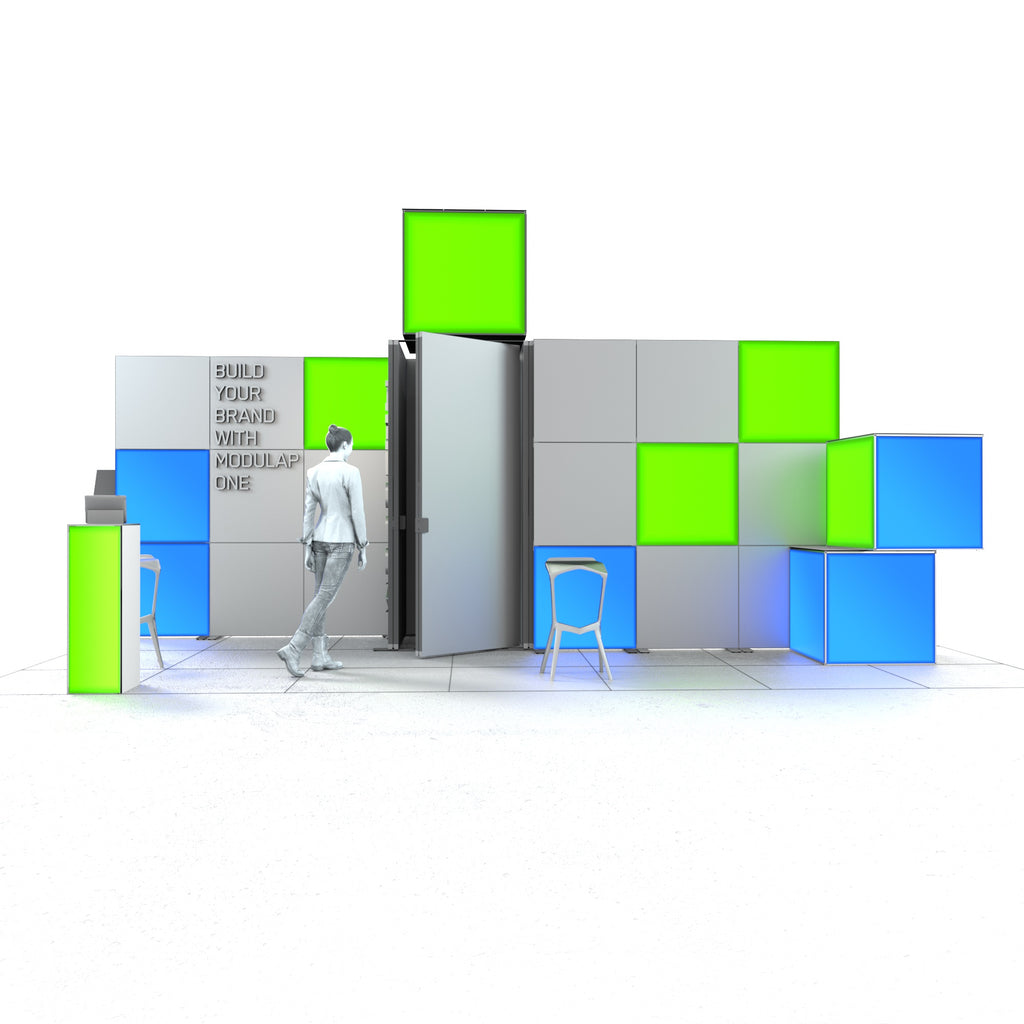  Ein moderner Messestand von Modulap mit auffälligen grünen und blauen Sixpack Lightboxen und gestapelten LED-Leuchtwürfeln. Eine unbeleuchtete Rückwand zeigt 